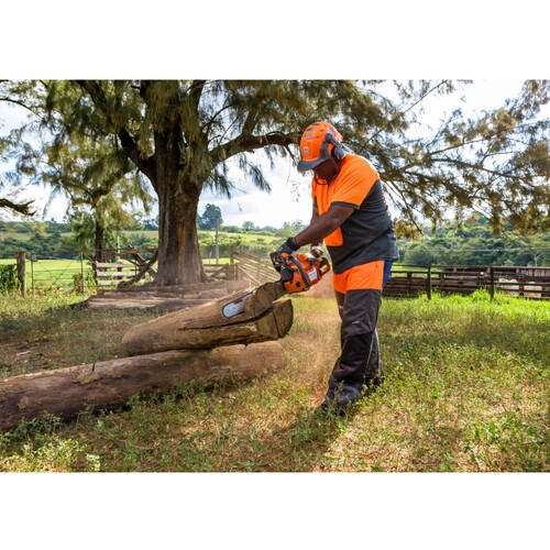 Motosserra a gasolina 51,7 cc com sabre de 18 Motosserra a gasolina 51,7 cc com sabre de 18