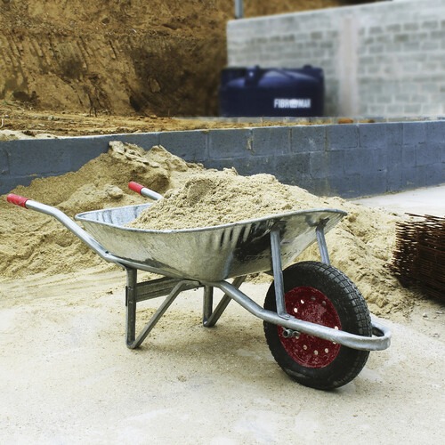 Carrinho de mão com chassi metálico e caçamba de aço galvanizado CAR0559 Carrinho de mão com chassi metálico e caçamba de aço galvanizado CAR0559