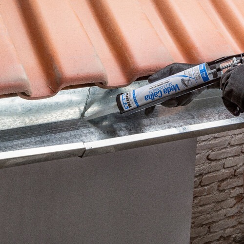 Adesivo vedador de calha com 280 gramas