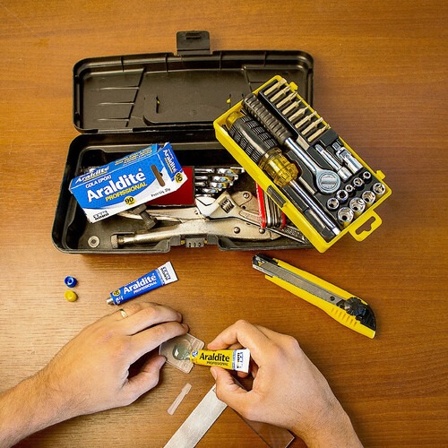 Cola epóxi Araldite profissional 23g Cola epóxi Araldite profissional 23g