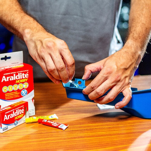 Cola epóxi Araldite hobby 23g + supercola 2g Cola epóxi Araldite hobby 23g + supercola 2g