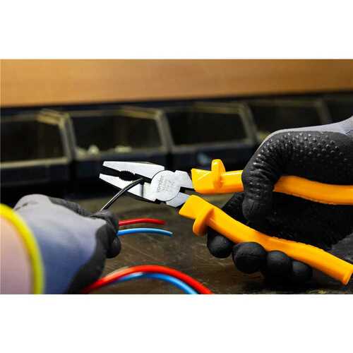 Alicate universal para eletricista 8