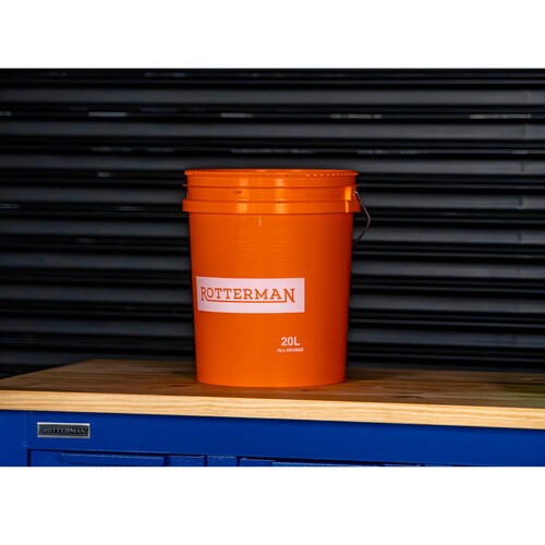 Balde multiuso com capacidade de 20 litros 