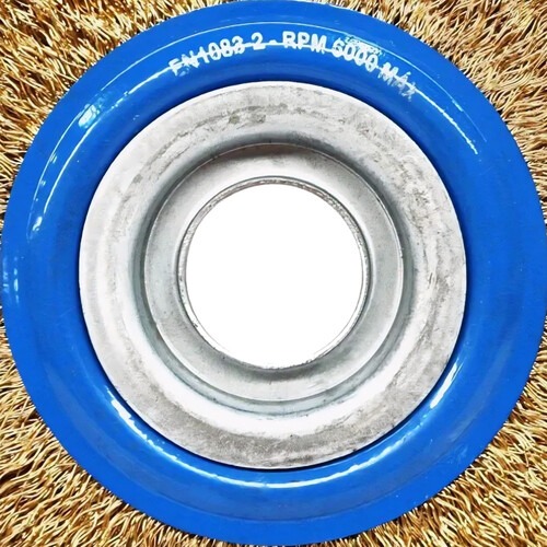 Escova de aço latonado circular ondulada 152,4 x 19 mm com furo Escova de aço latonado circular ondulada 152,4 x 19 mm com furo