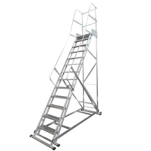 Escada plataforma de alum�nio 3.75 m com 14 degraus + patamar -