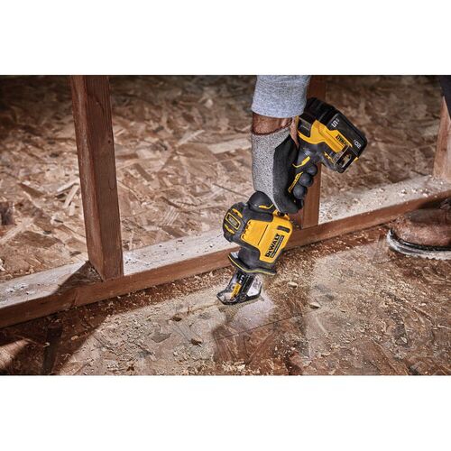 Serra sabre a bateria 20V Max brushless sem bateria - DCS369B