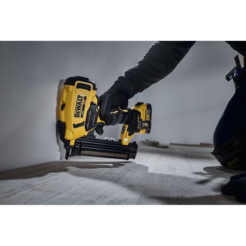 Pinador 18GA Dewalt DCN210B bateria 20V sem bateria Pinador 18GA Dewalt DCN210B bateria 20V sem bateria