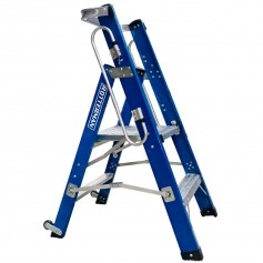 Escada plataforma fibra de vidro 1 degrau 0,60 m com rodas e corrim�o - PAF060