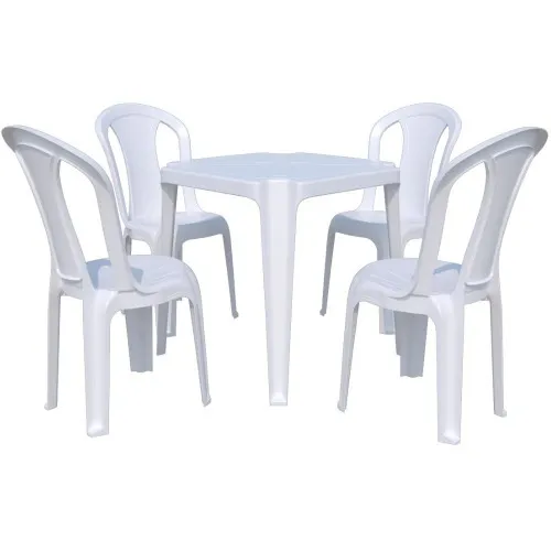 Conjunto de mesa Coruripe com 4 cadeiras plásticas sem braço